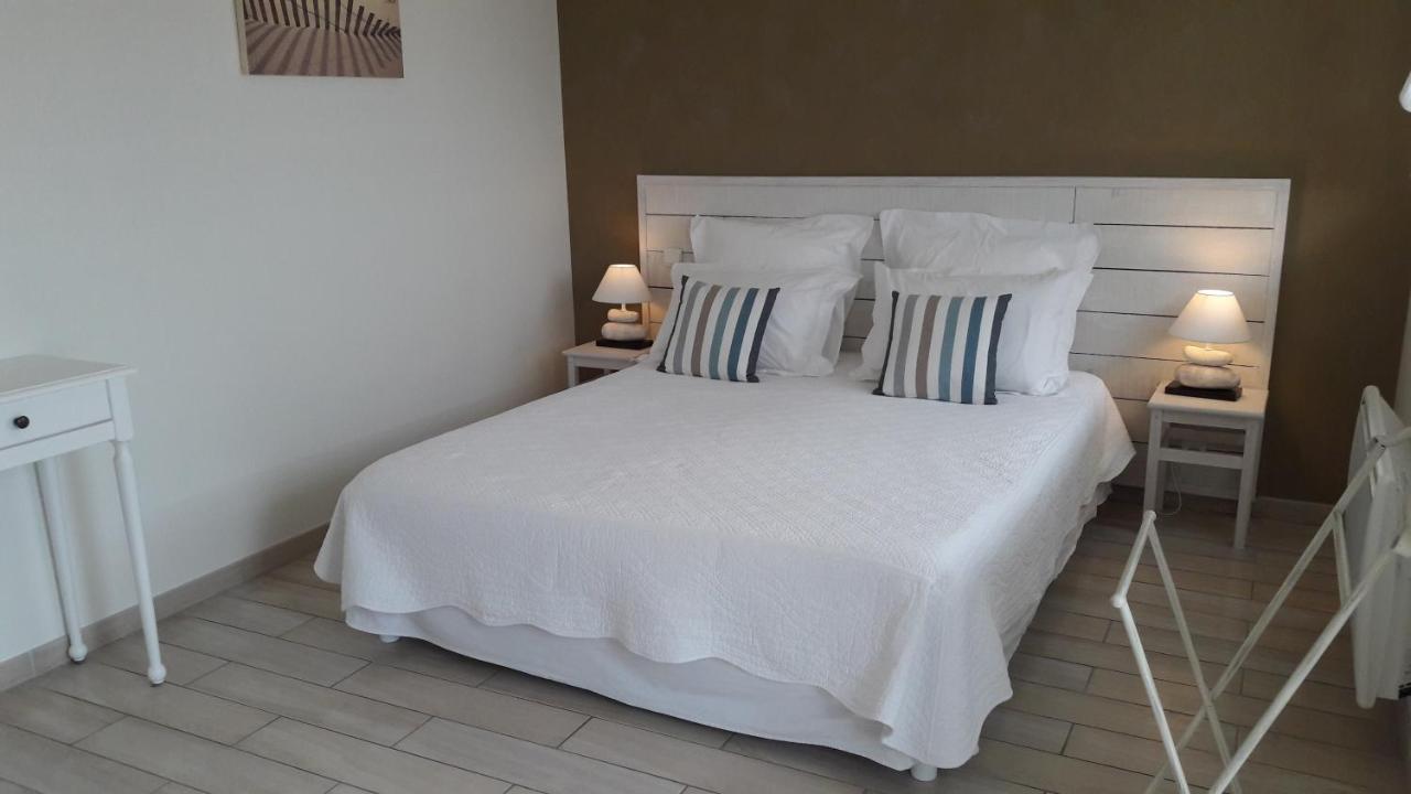 Les Sables Bed and Breakfast Santec Buitenkant foto